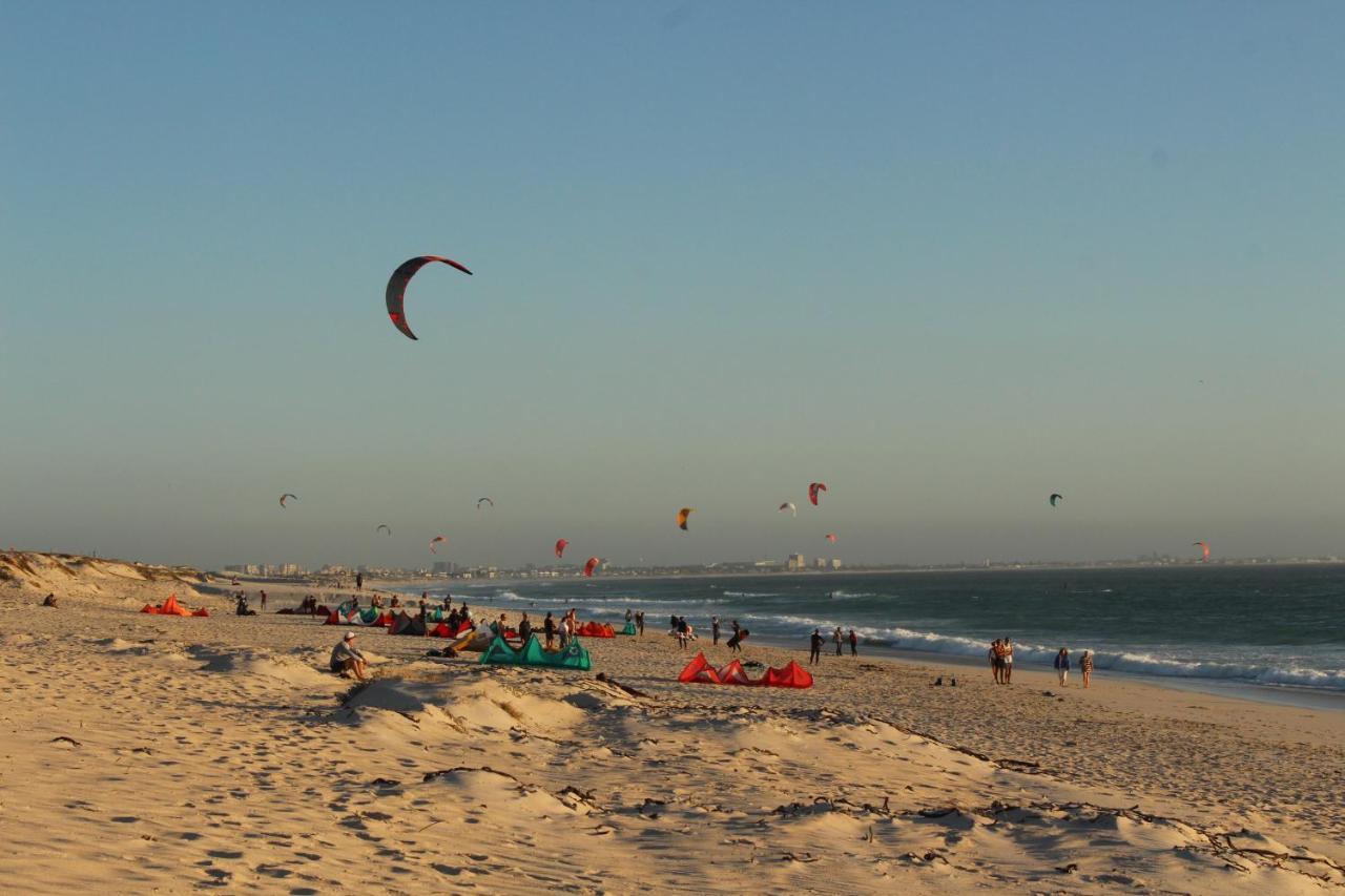 Sea Breeze Apartments Bloubergstrand Esterno foto