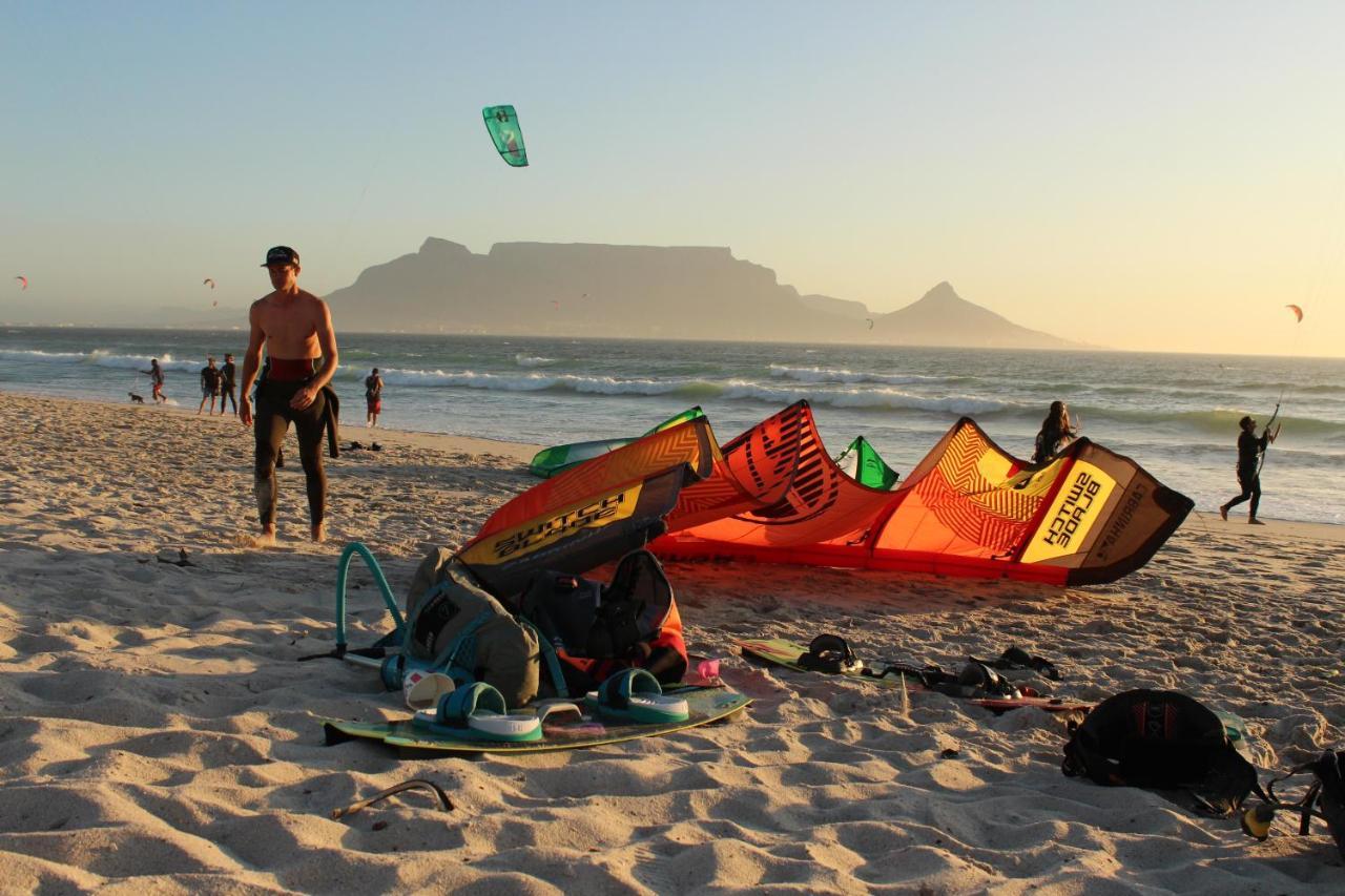 Sea Breeze Apartments Bloubergstrand Esterno foto
