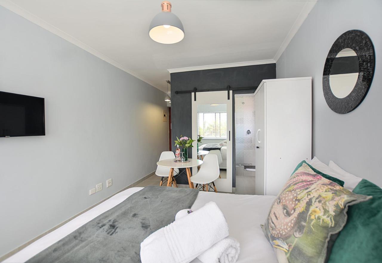 Sea Breeze Apartments Bloubergstrand Esterno foto