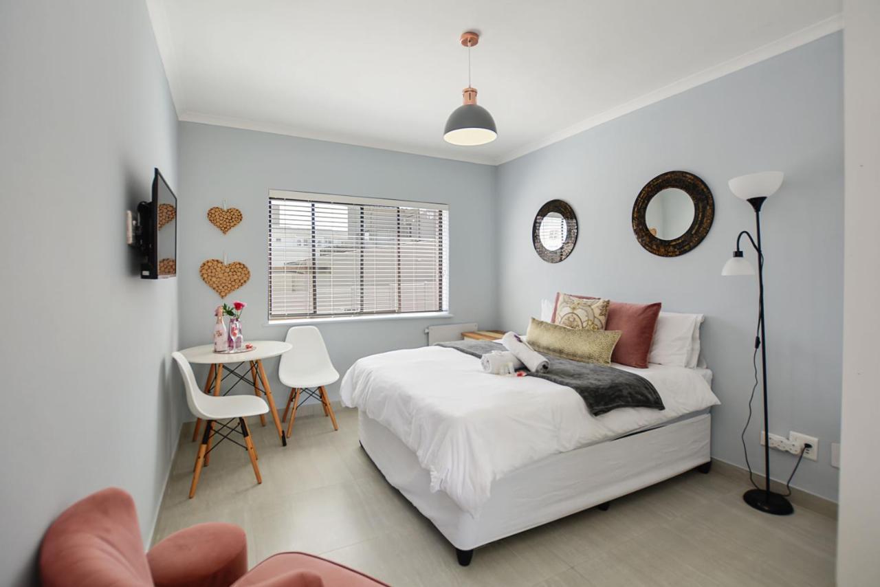 Sea Breeze Apartments Bloubergstrand Esterno foto