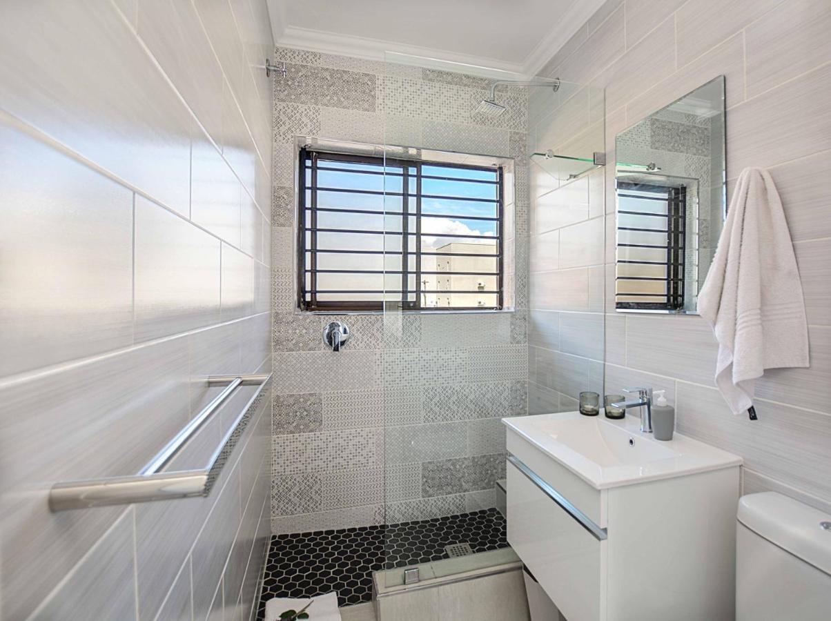 Sea Breeze Apartments Bloubergstrand Esterno foto