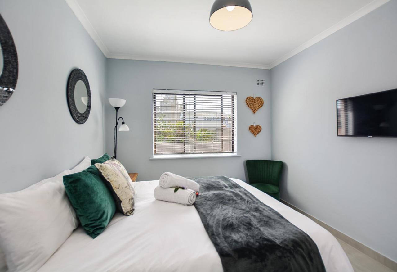 Sea Breeze Apartments Bloubergstrand Esterno foto