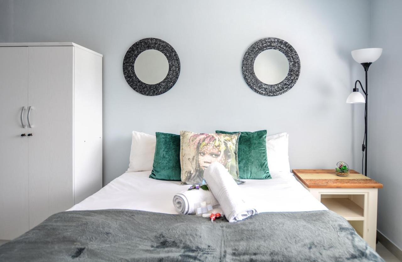 Sea Breeze Apartments Bloubergstrand Esterno foto